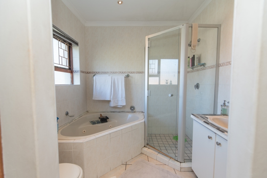 4 Bedroom Property for Sale in Bluewater Bay Eastern Cape